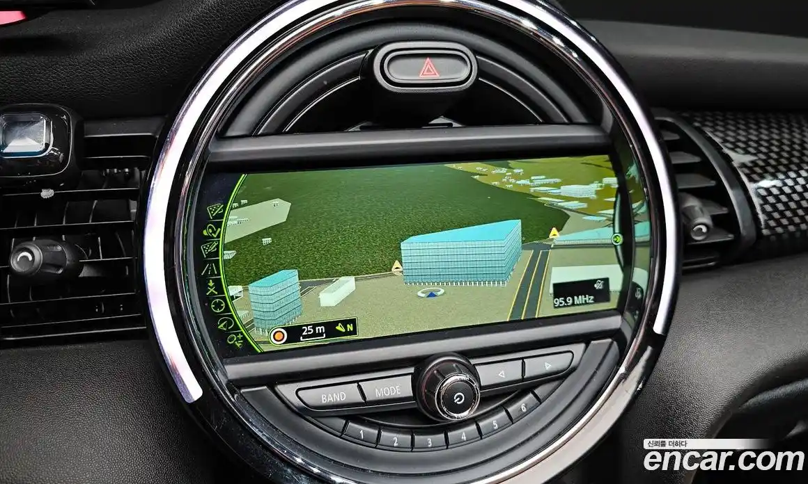 Mini Cooper Convertible 2016 2.0 Автомат в Москве № 214317, фото 19