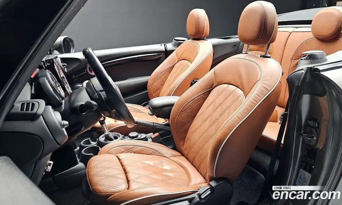 Mini Cooper Convertible 2016 2.0 Автомат в Москве № 214317, фото 3