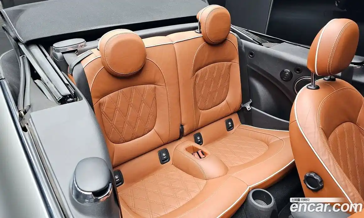 Mini Cooper Convertible 2016 2.0 Автомат в Москве № 214317, фото 4