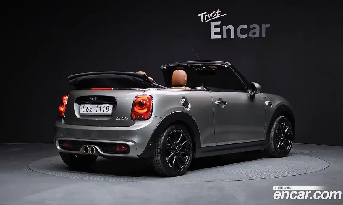 Mini Cooper Convertible 2016 2.0 Автомат в Москве № 214317, фото 5