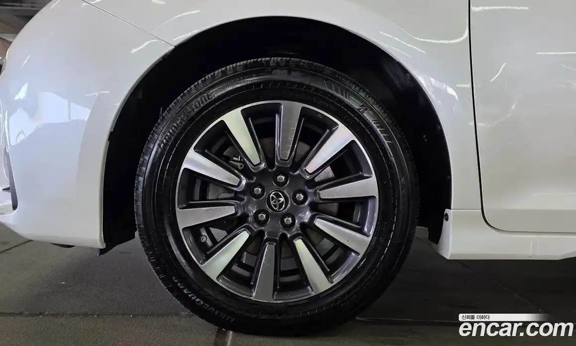 Toyota Sienna 2019 3.5 Автомат в Москве № 215675, фото 12