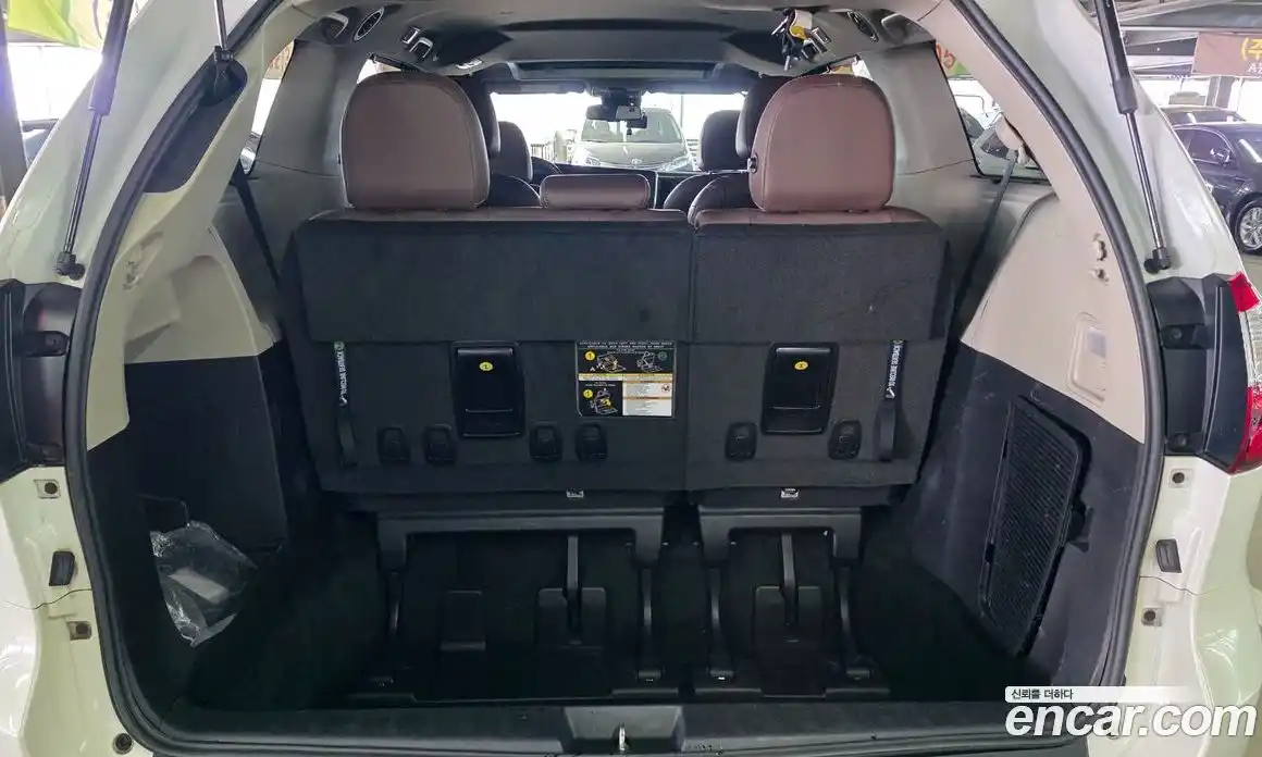 Toyota Sienna 2019 3.5 Автомат в Москве № 215675, фото 13