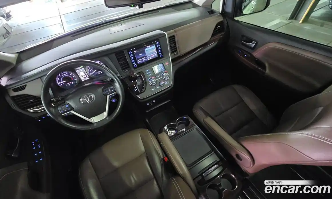 Toyota Sienna 2019 3.5 Автомат в Москве № 215675, фото 14