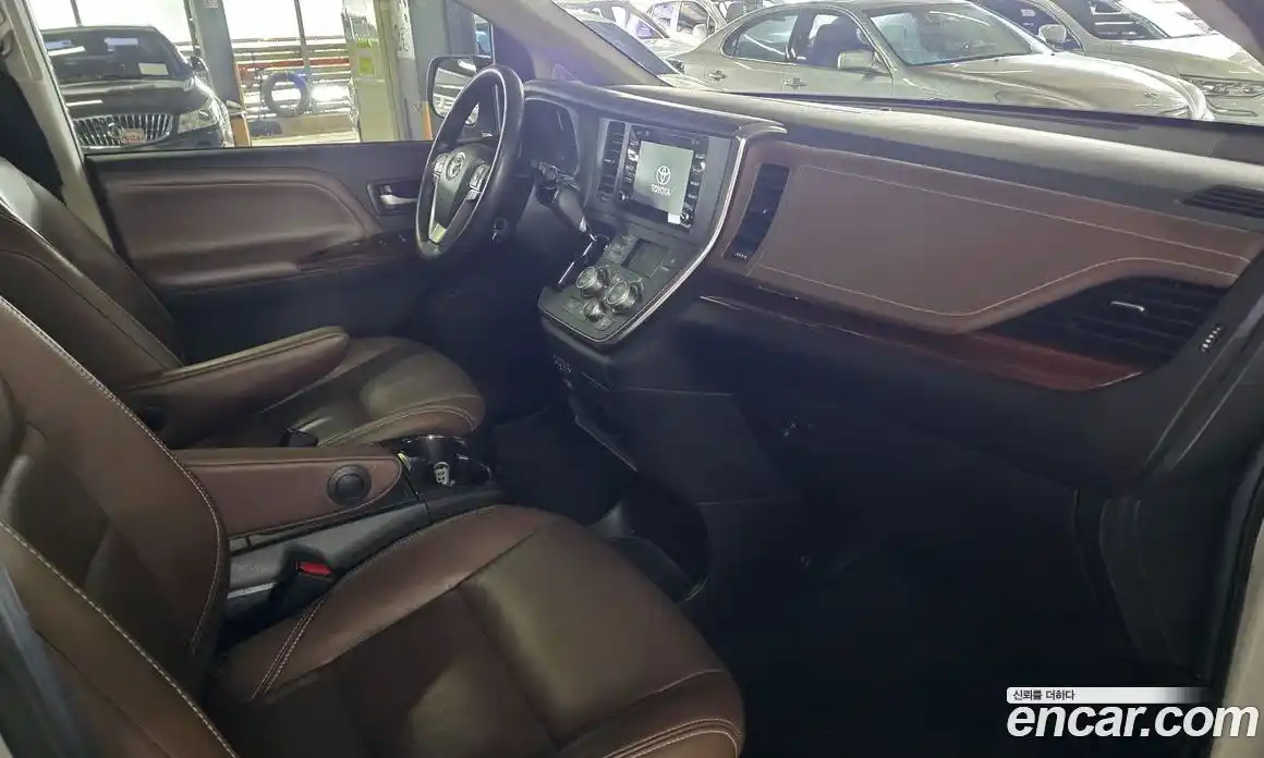 Toyota Sienna 2019 3.5 Автомат в Москве № 215675, фото 20