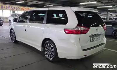 Toyota Sienna 2019 3.5 Автомат в Москве № 215675, миниатюра 2