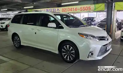 Toyota Sienna 2019 3.5 Автомат в Москве № 215675, миниатюра 3