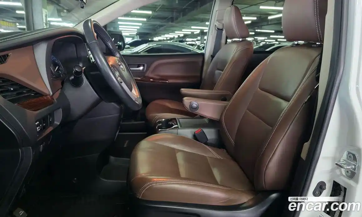 Toyota Sienna 2019 3.5 Автомат в Москве № 215675, фото 5