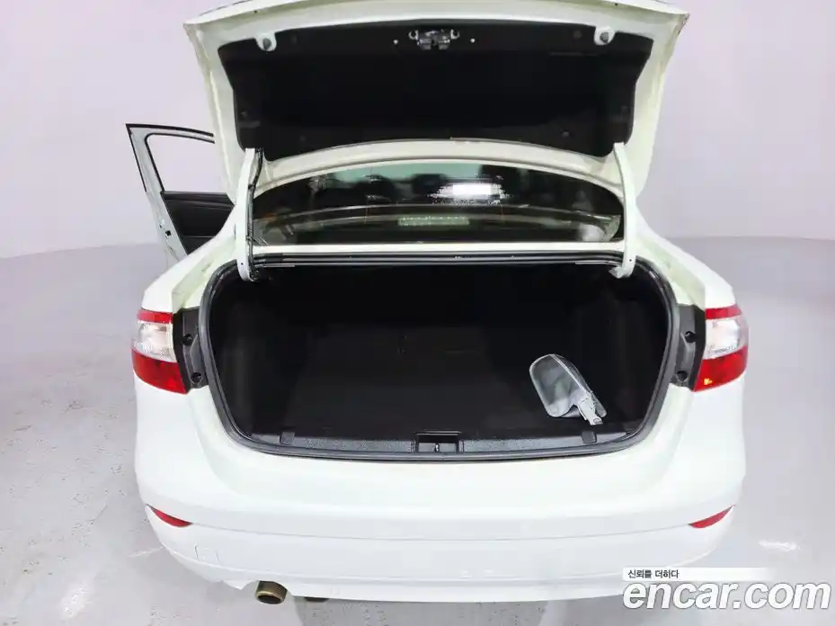 Renault SM3 2013 1.6 Автомат в Москве № 227385, фото 17