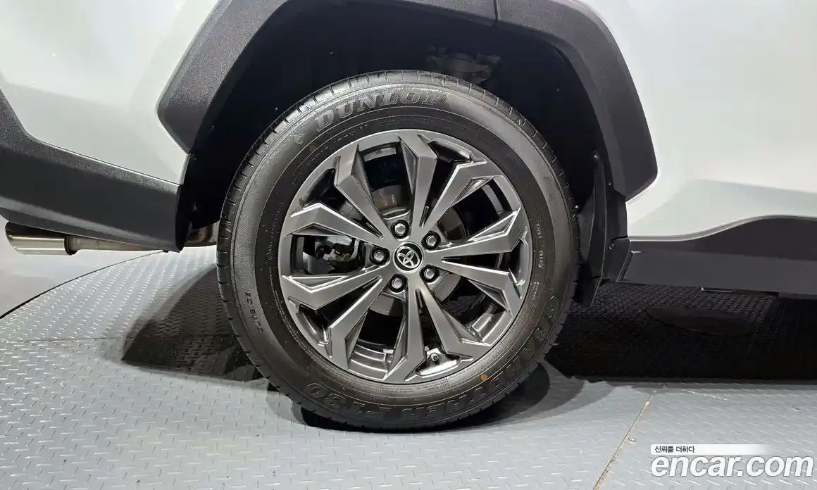 Toyota RAV4 2025 2.5 Автомат в Москве № 232824, фото 13