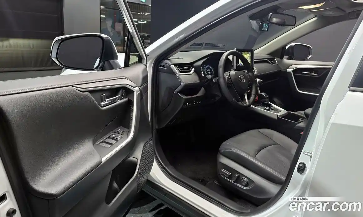 Toyota RAV4 2025 2.5 Автомат в Москве № 232824, фото 15