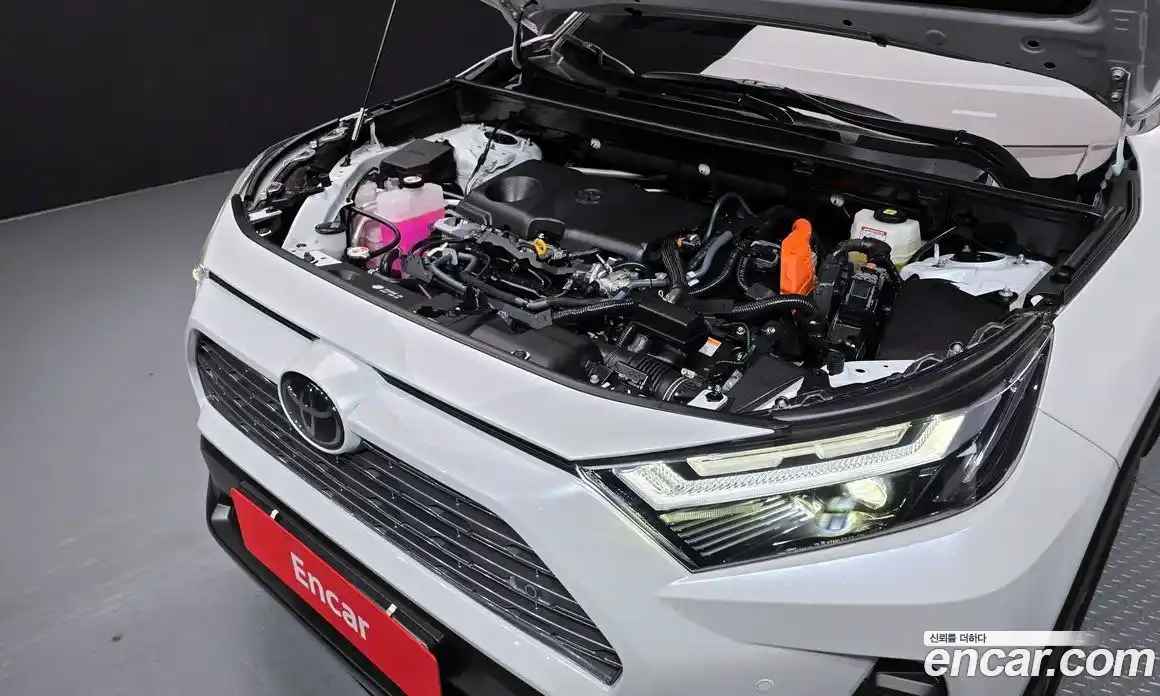 Toyota RAV4 2025 2.5 Автомат в Москве № 232824, фото 17