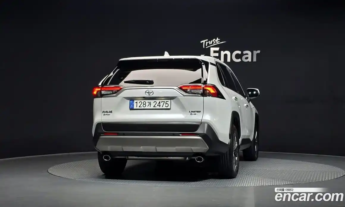 Toyota RAV4 2025 2.5 Автомат в Москве № 232824, фото 19