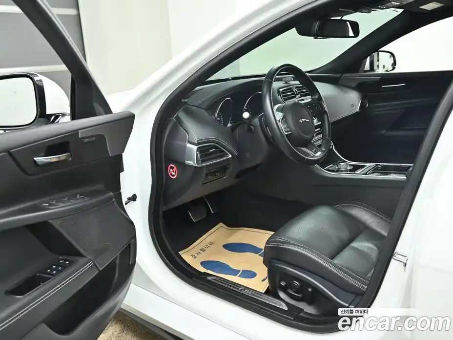 Jaguar XE 2016 3.0 Автомат в Москве № 238081, фото 11