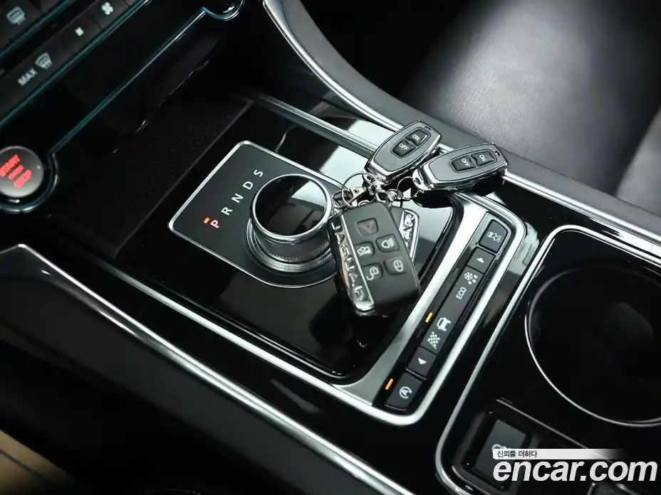 Jaguar XE 2016 3.0 Автомат в Москве № 238081, фото 9