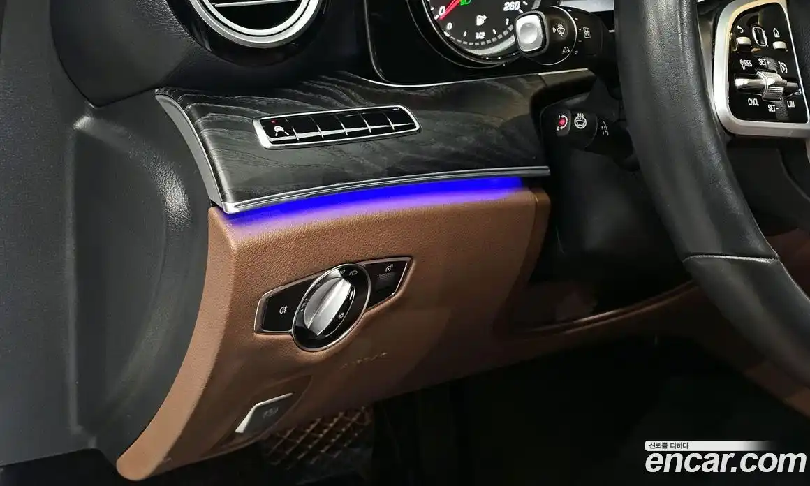 Mercedes-Benz E-Class 2020 1.9 Автомат в Москве № 240513, фото 3