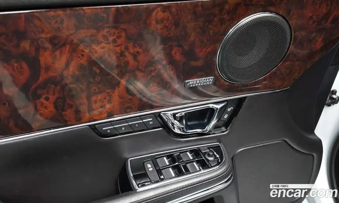 Jaguar XJ 2015 3.0 Автомат в Москве № 283823, фото 16