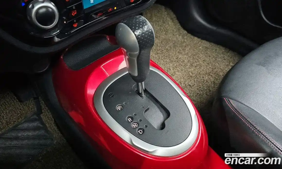 Nissan Juke 2017 1.6 Автомат в Москве № 285040, фото 8