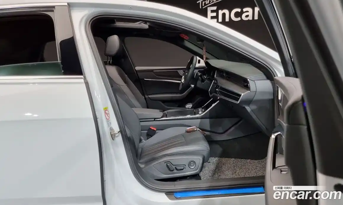 Audi A6 2023 2.0 Автомат в Москве № 311685, фото 1