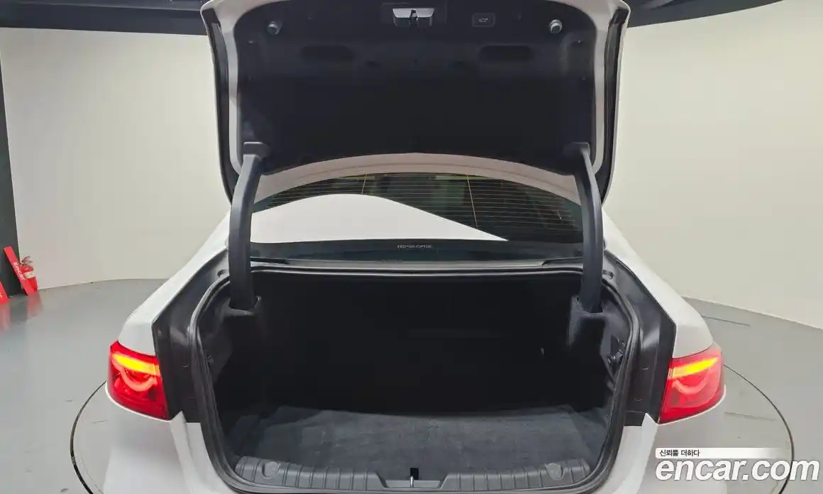 Jaguar XF 2017 2.0 Автомат в Москве № 335769, фото 20