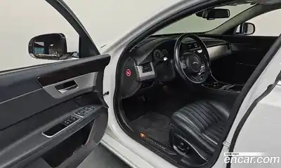 Jaguar XF 2017 2.0 Автомат в Москве № 335769, миниатюра 10