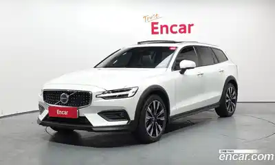 Volvo V60, 2025