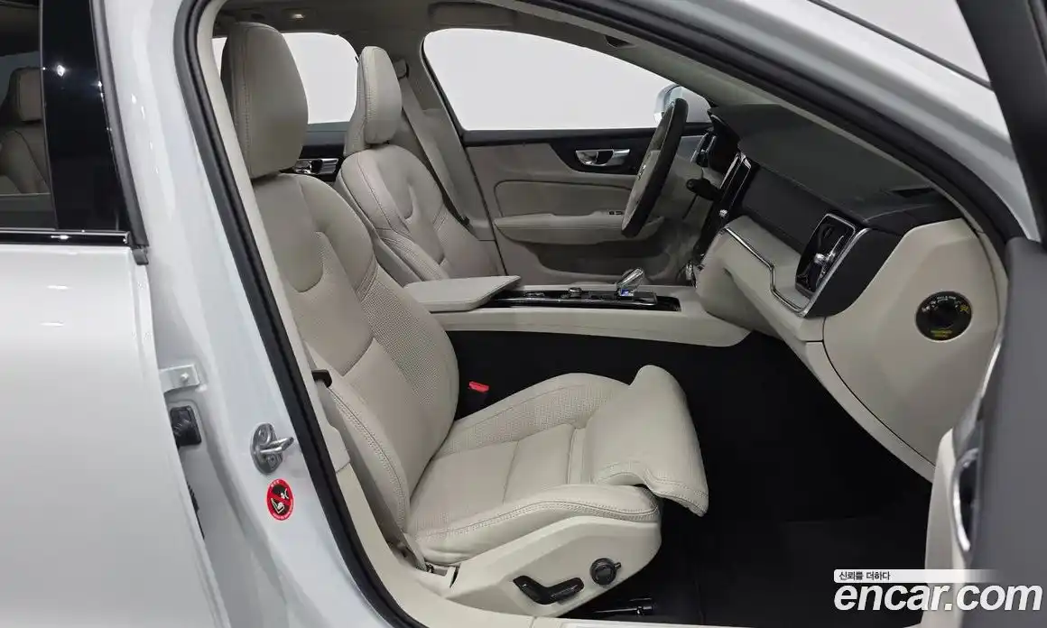 Volvo V60 2025 2.0 Автомат в Москве № 343995, фото 11