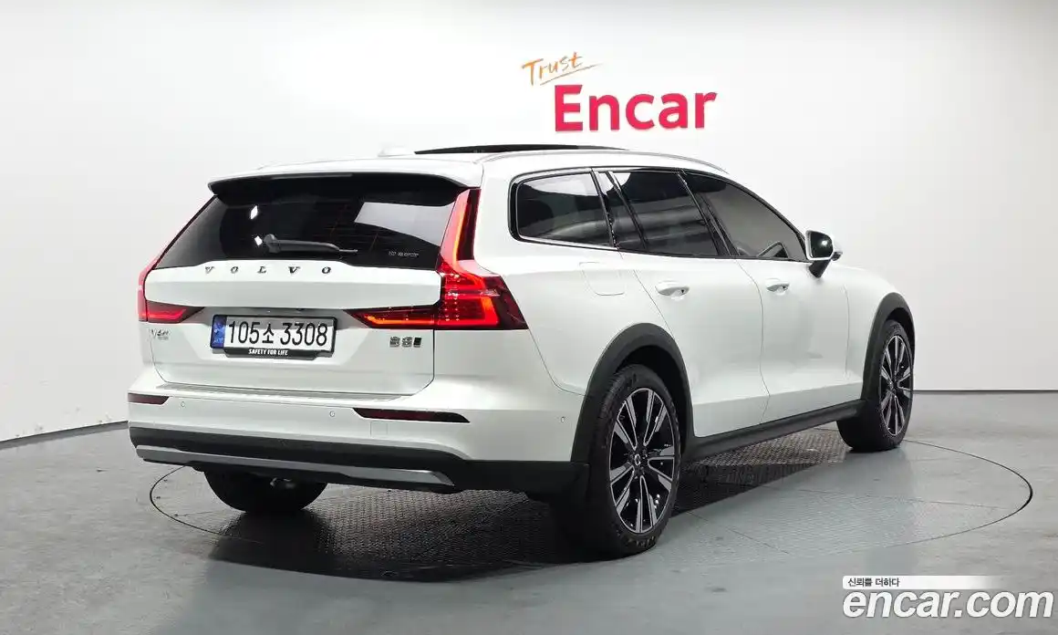 Volvo V60 2025 2.0 Автомат в Москве № 343995, фото 2