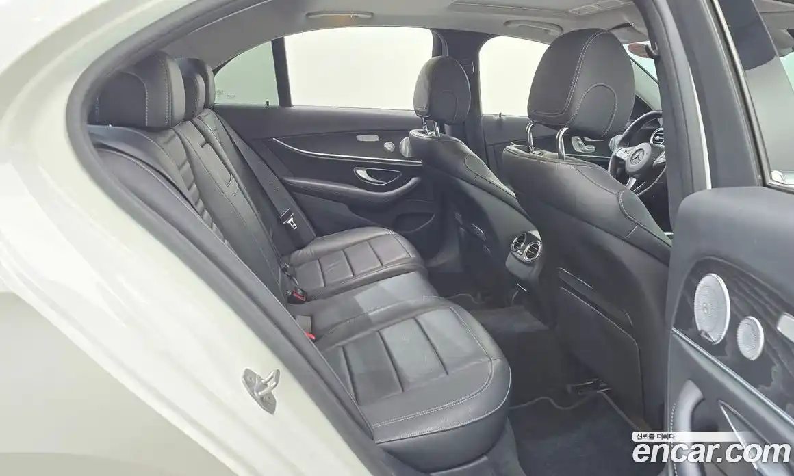 Mercedes-Benz E-Class 2018 2.0 Автомат в Москве № 494888, фото 12