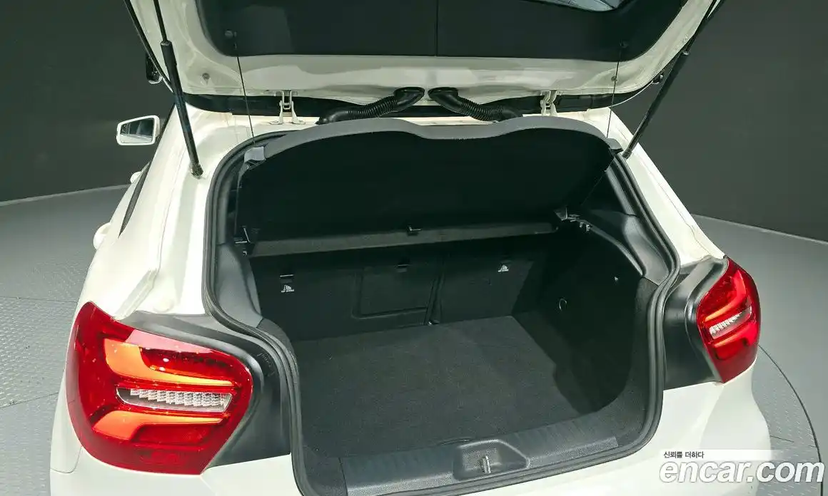 Mercedes-Benz A-Class 2018 2.0 Автомат в Москве № 495183, фото 20