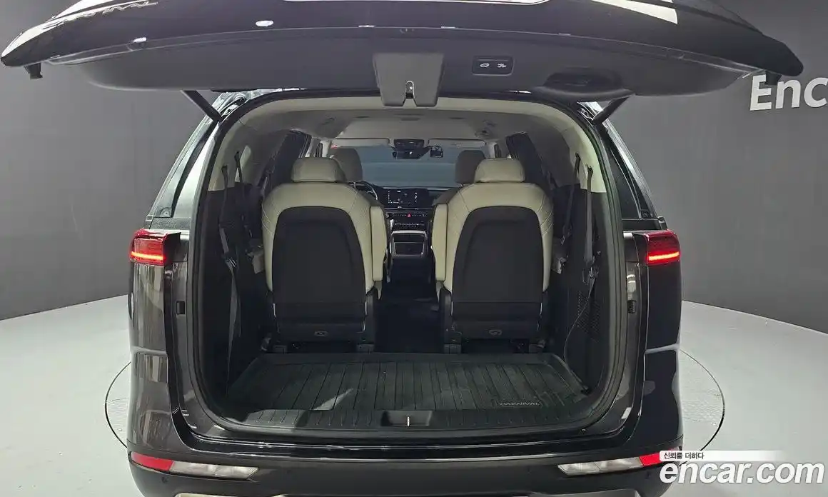 Kia Canival 2023 3.5 Автомат в Москве № 50265, фото 20