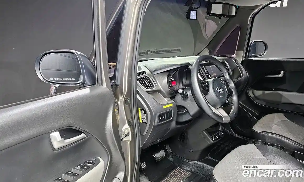 Kia Ray 2019 1.0 Автомат в Москве № 522243, фото 10