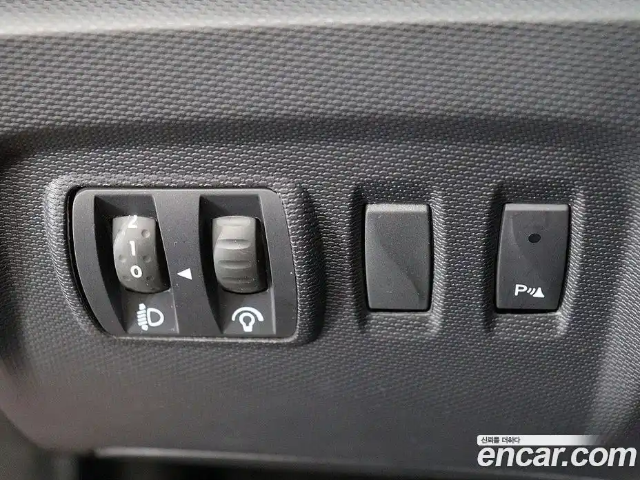 Renault QM3 2015 1.5 Автомат в Москве № 524619, фото 12