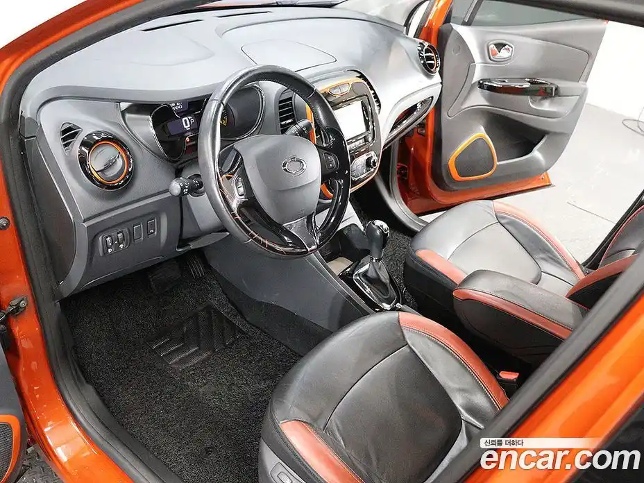 Renault QM3 2015 1.5 Автомат в Москве № 524619, фото 17