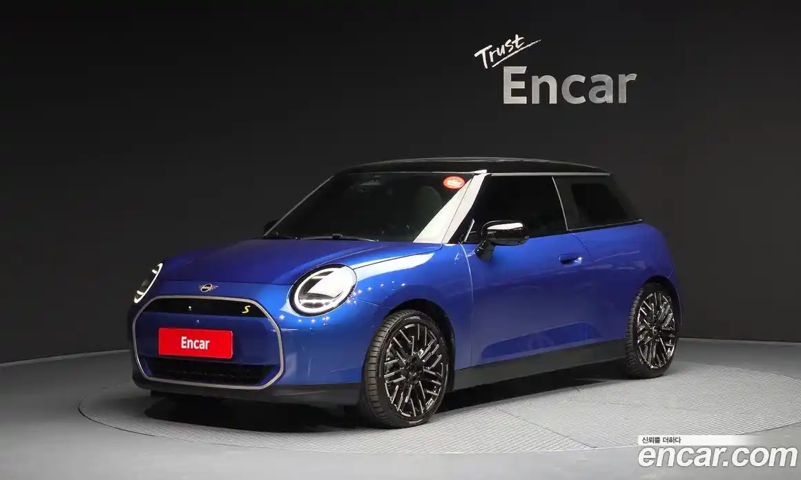 Mini Cooper 2024 0.1 Автомат в Москве № 526227, фото 1