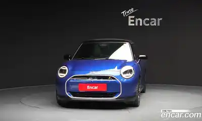 Mini Cooper 2024 0.1 Автомат в Москве № 526227, миниатюра 3