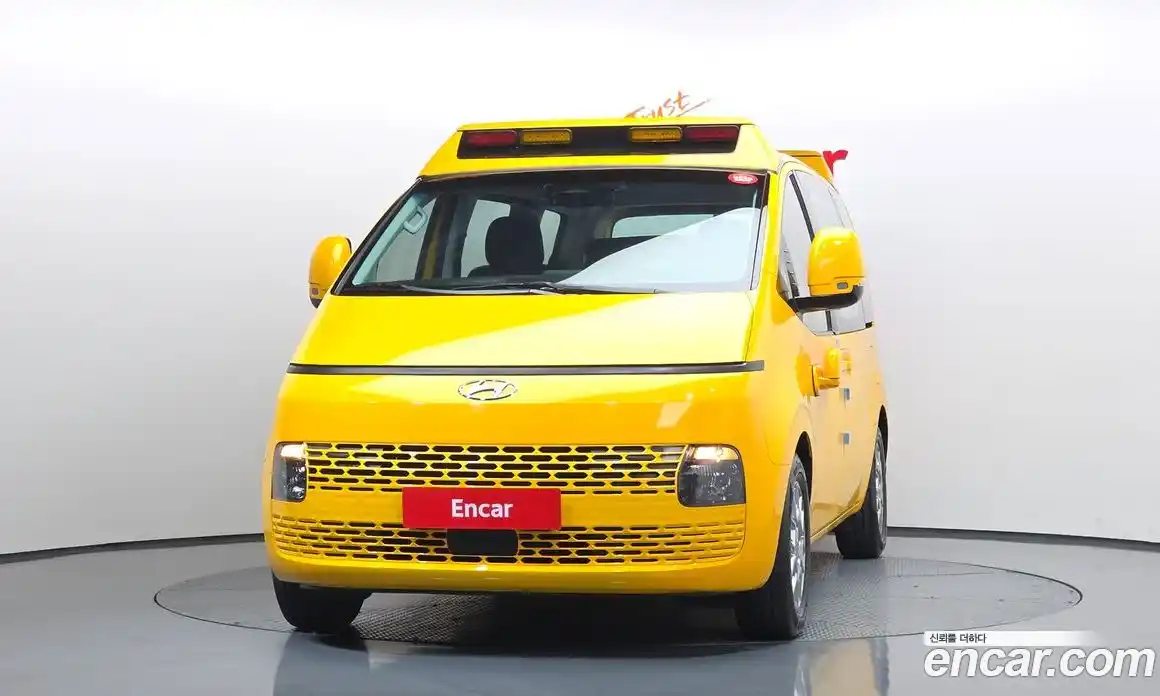 Hyundai Staria 2023 3.5 Автомат в Москве № 529742, фото 3