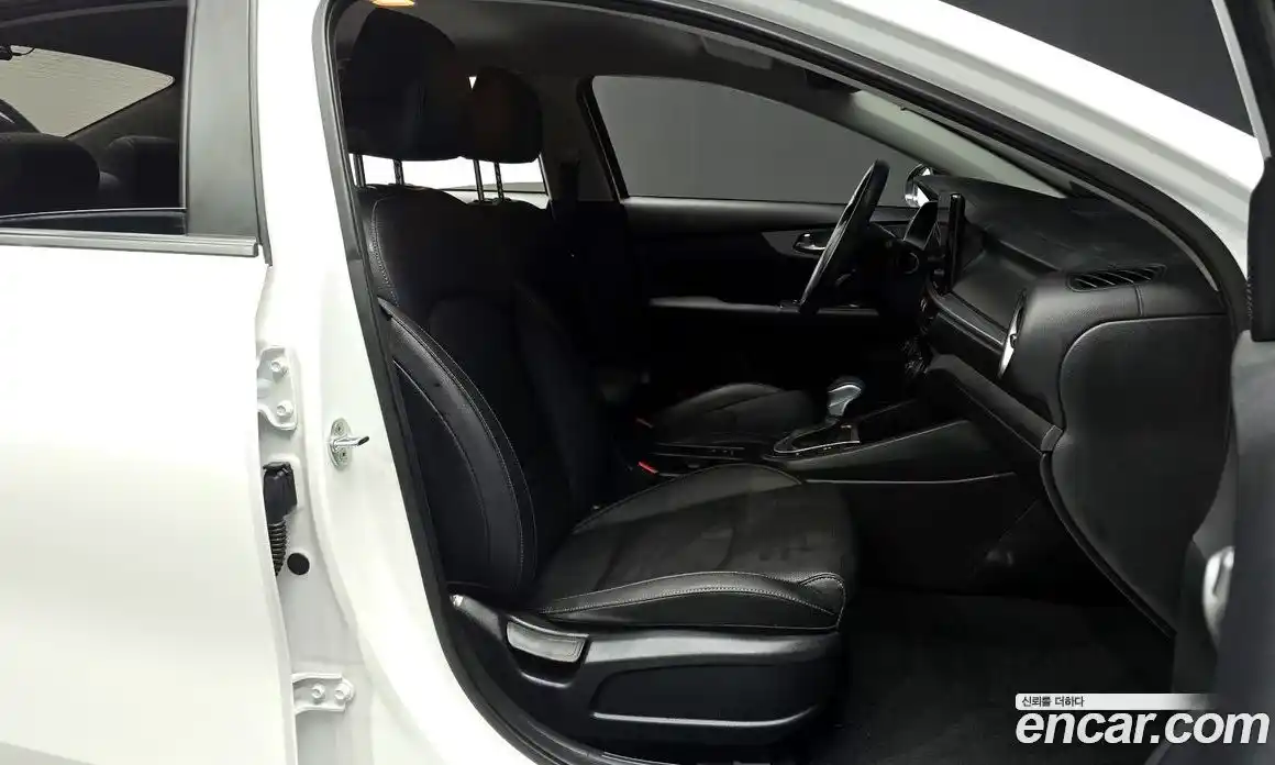 Kia K3 2022 1.6 Автомат в Москве № 532594, фото 10