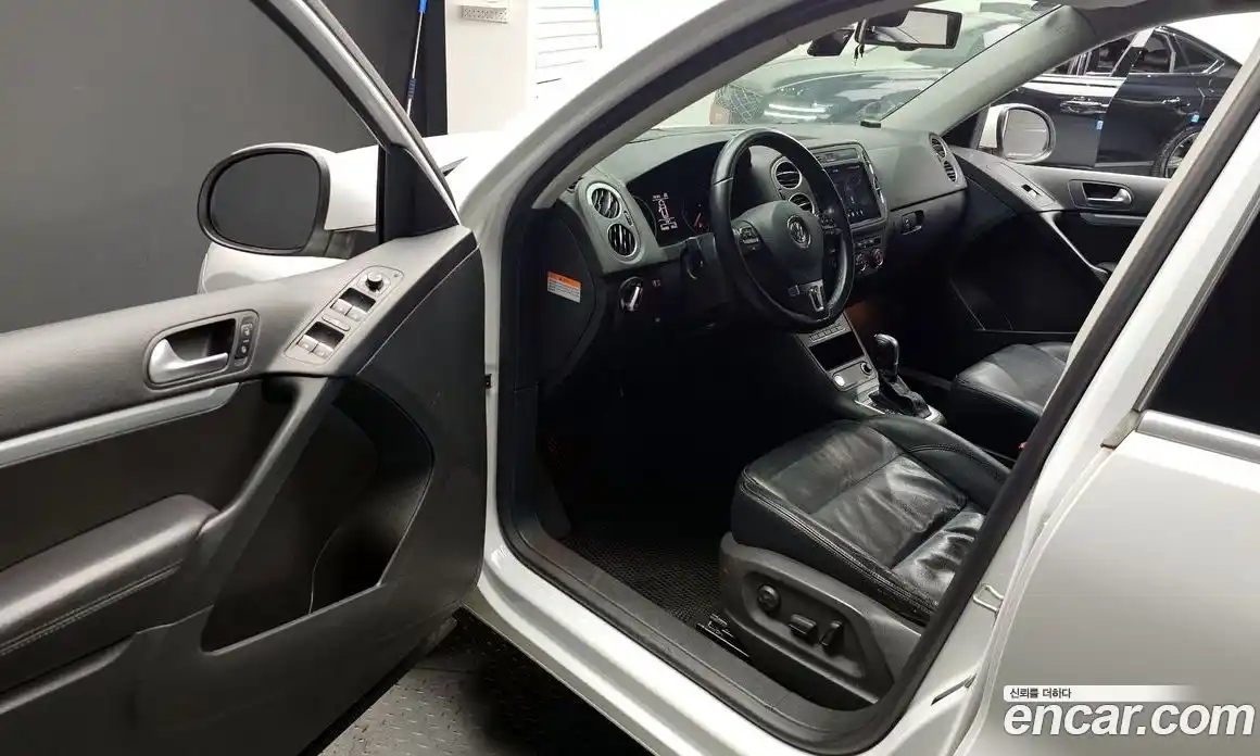 Volkswagen Tiguan 2016 2.0 Автомат в Москве № 533311, фото 10