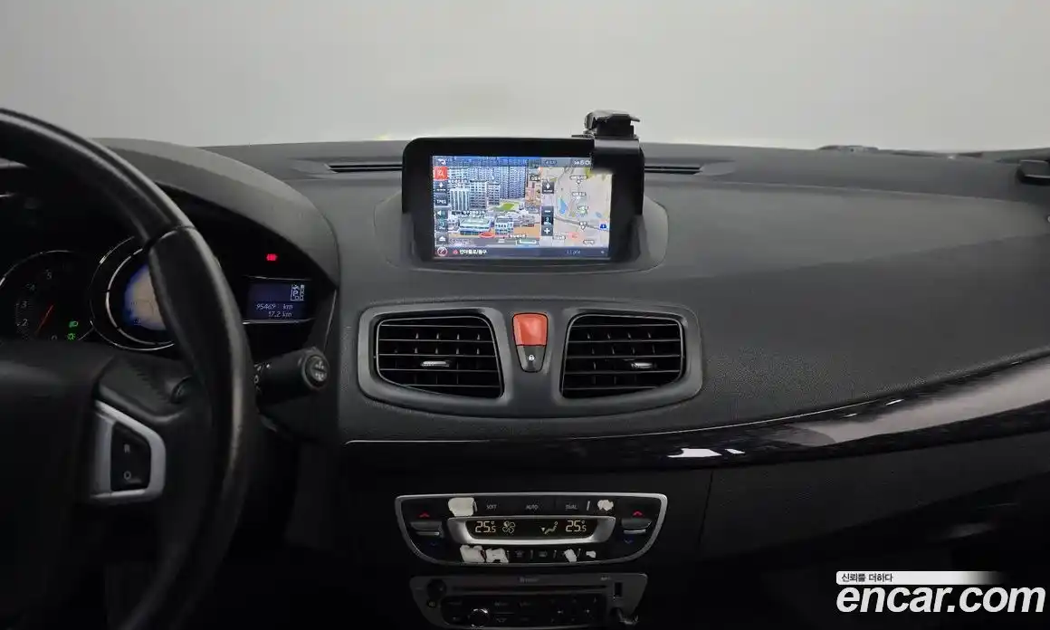 Renault SM3 2015 1.6 Автомат в Москве № 534189, фото 15