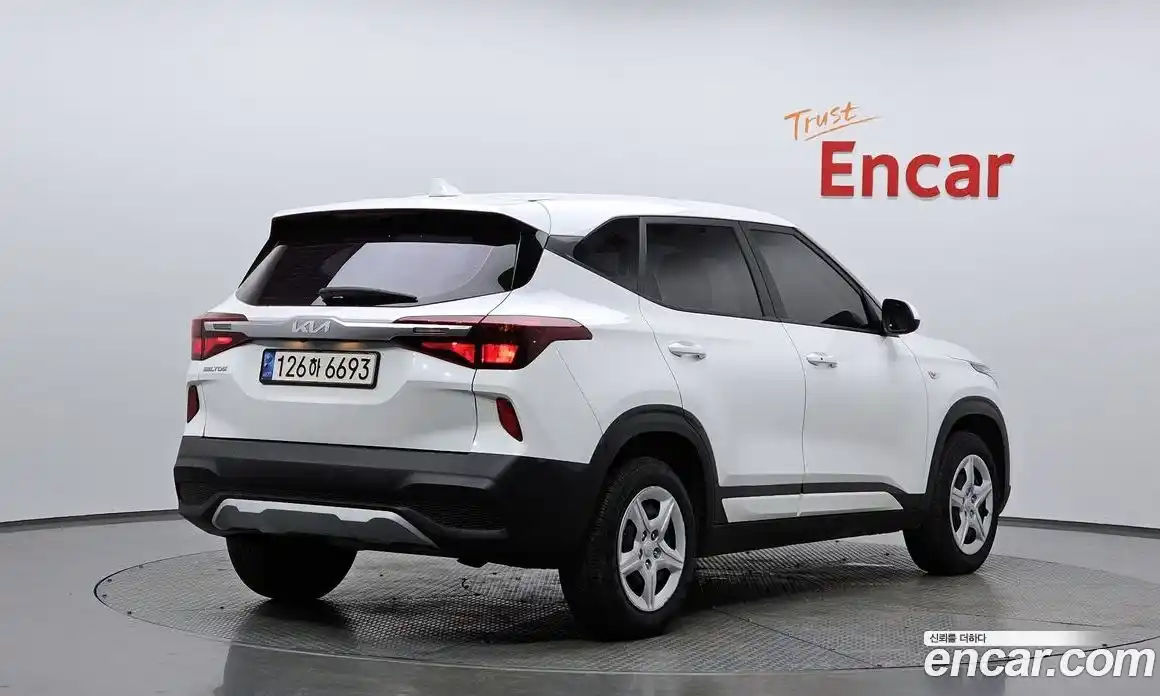 Kia Seltos 2023 1.6 Автомат в Москве № 534407, фото 1