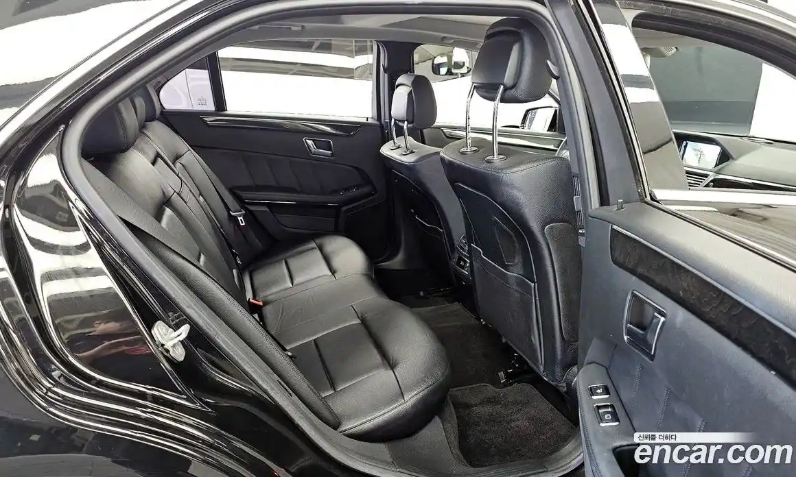 Mercedes-Benz E-Class 2011 3.5 Автомат в Москве № 542647, фото 12