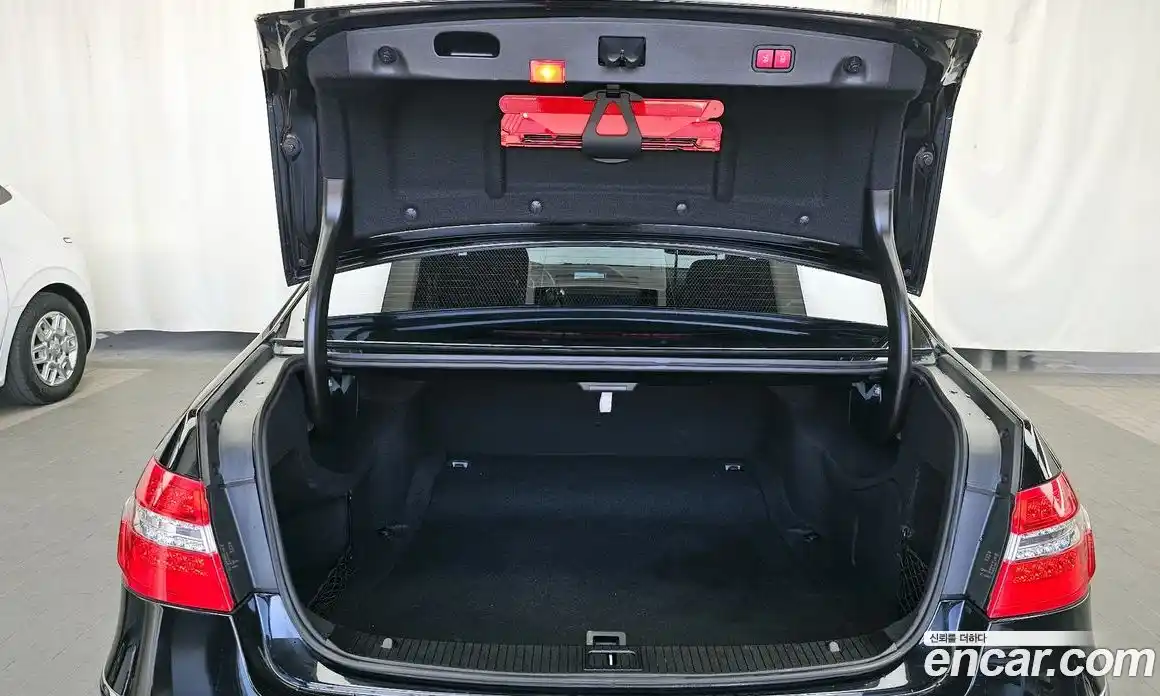 Mercedes-Benz E-Class 2011 3.5 Автомат в Москве № 542647, фото 20