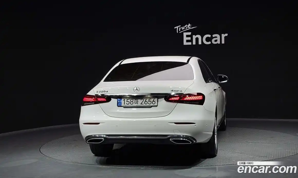 Mercedes-Benz E-Class 2022 1.9 Автомат в Москве № 138710, фото 4