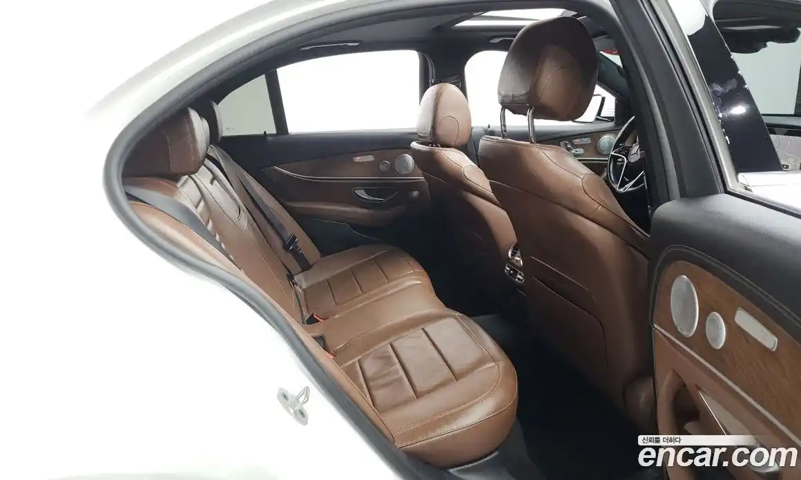 Mercedes-Benz E-Class 2021 2.0 Автомат в Москве № 161979, фото 9