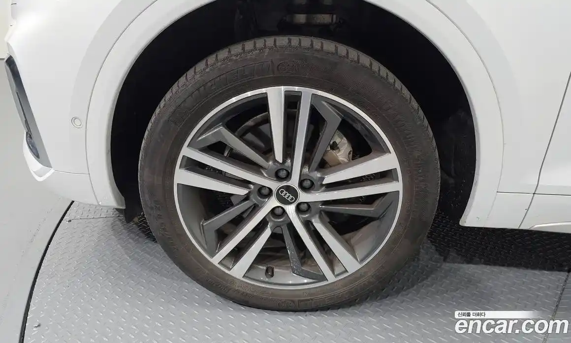 Audi Q5 2023 2.0 Автомат в Москве № 163024, фото 5