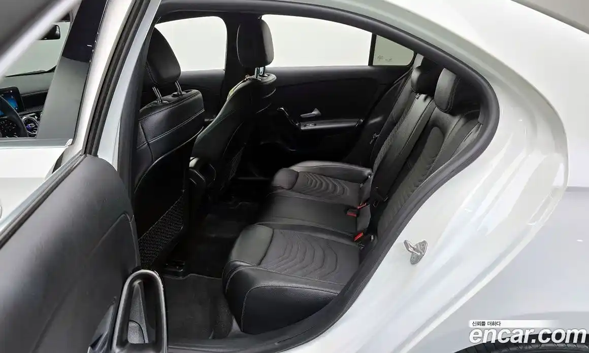 Mercedes-Benz A-Class 2020 2.0 Автомат в Москве № 194021, фото 1