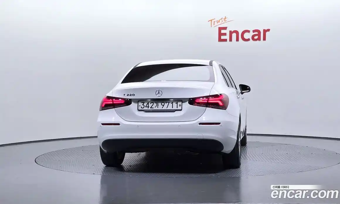 Mercedes-Benz A-Class 2020 2.0 Автомат в Москве № 194021, фото 2