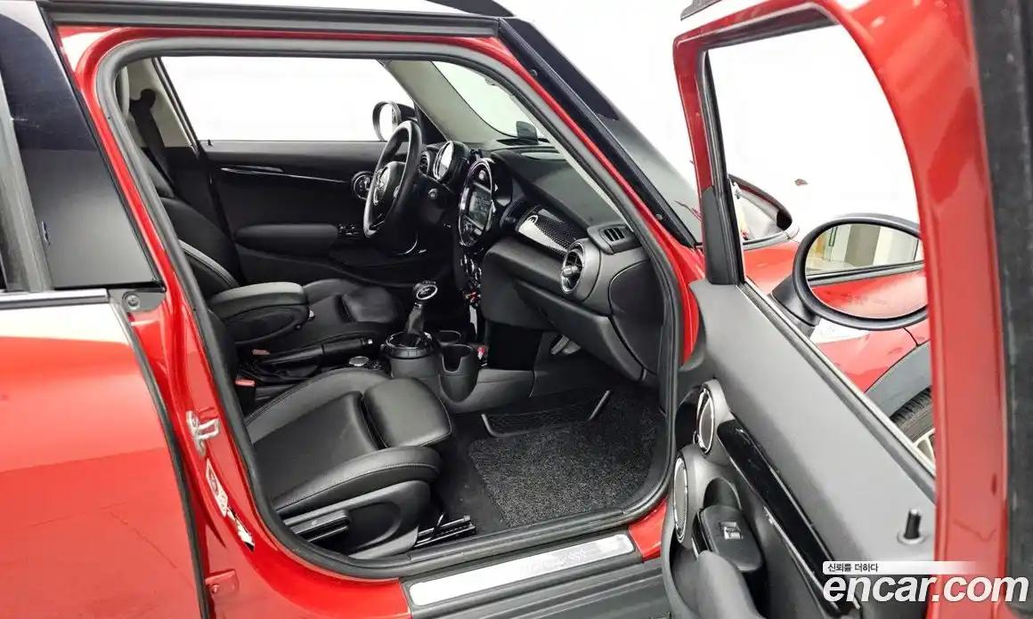 Mini Cooper 2016 2.0 Автомат в Москве № 198348, фото 11