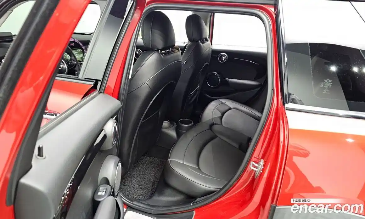 Mini Cooper 2016 2.0 Автомат в Москве № 198348, фото 12