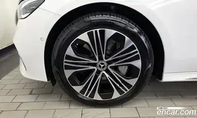 Mercedes-Benz E-Class 2025 2.0 Автомат в Москве № 229366, миниатюра 5